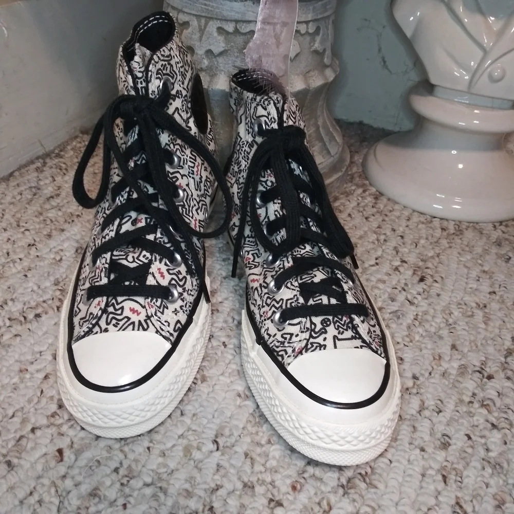 Converse Keith Haring 2021 Unisex Dancing Figures Black, Red/White Chuck Taylors - Picture 2 of 11